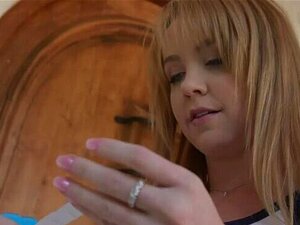 Geile kleine süße Stiefschwester fickt ihren Stiefbruder für die