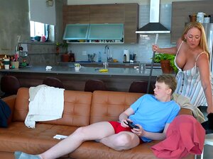 Stiefmutter Wendy Raine findet einen Weg, ihren Stiefsohn dazu zu