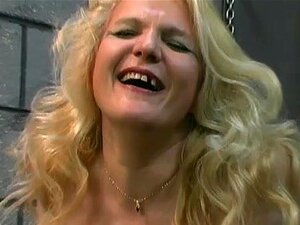 BBW-Sklaven lieben es, ihre Ärsche versohlt zu bekommen. Die