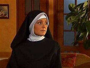 Sexy Nonne nimmt Priester Ramrod in ihren Wazoo und ihre Muschi