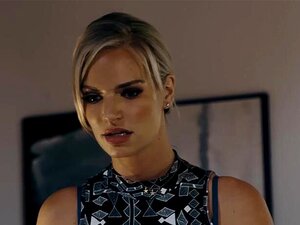 Unglücklicher verheirateter Mann teilt eine dünne Süße mit seinem