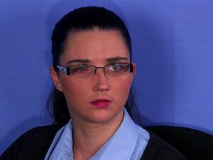 Spex-Schwanzlutscher ins Gesicht gespritzt mit Ladungen Sperma.