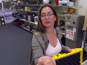 XXX PAWN - Ein Deal mit der bebrillten europäischen Playgirl Charlie