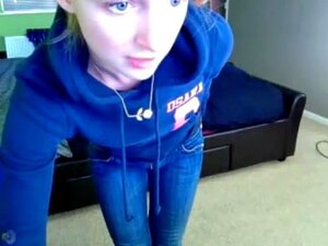 Süße Süße mit blitzenden Titten, verlobte Schlampe macht ein