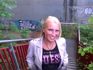 Deutsche Amateurin wird im Park gefickt