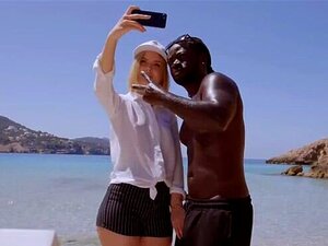 BLACKED Hun var på ferie og ville unne seg selv litt BBC