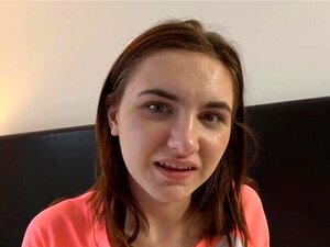 Der glückliche Typ übers Netz, als sie 19 war und lernte, Liebe zu