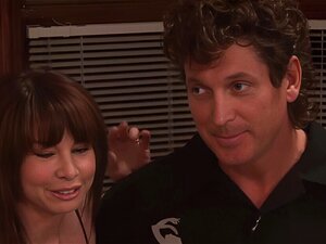 Cuckold Liebt es zuzusehen, wie seine vollbusige Frau Jenla Moore