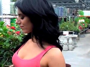 Josh benimmt sich wie gewöhnlicher Lüstling. Er hat die süße