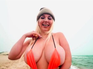 Strandspaß mit riesigen Titten