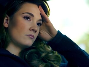 Lesbo menee lääkärille tullakseen raskaaksi ja mies laittaa spermaa