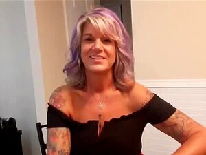 Rietas MILF opettaa rietasta poikaansa aistillisen opetuksen, jota