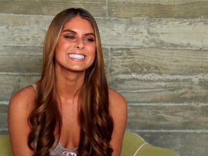 Adembenemende brunette schoonheid babe Tierra Lee met natuurlijke t.