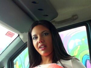 Attraktive, lüsterne Apolonia wird gefickt. Die attraktive und