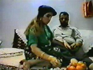 Casal amador árabe vintage faz um anal caseiro duro. Casal amador