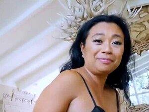 Asiatische Mama will den Schwanz ihres Stiefsohns in sich spüren