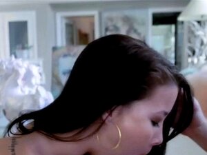 Мала сисата слаткица јебе се