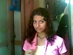 Kuuma intialainen tyttö nauhat ja keuliminen sinulle