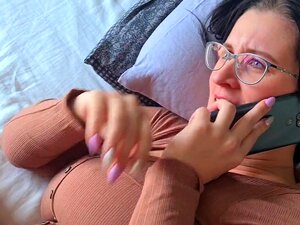 CurvyJules wurde gefickt, während sie mit ihrer besten Freundin