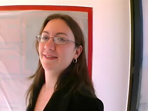 Sie wird in der Küche richtig gut in den Arsch gefickt!!