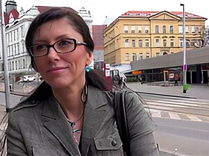 Tschechische MILF Sekretärin abgeholt und gefickt. Ich habe wieder