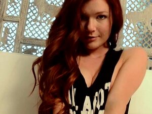 Mia Sollis sexy Tschechin mit gelesenen Haaren