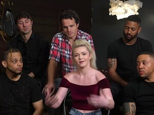 Gebundene blonde Analbande von riesigen Schwänzen gebumst
