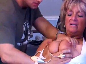 Oma bekommt einen Arschfick. Oma bekommt einen Arschfick