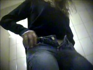 Diese getrimmte Muschi in einem Verlangen nach Aufmerksamkeit, eine