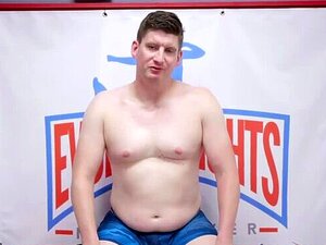 Sofie Marie Nackt-Wrestling vs Hanz wird in einem harten Kampf