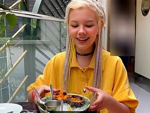 Kapselhotel-Quickie mit einem alternativen Babe nach Moskau-Trip. Das
