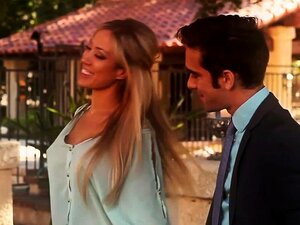 Busige Schönheit Capri Cavanni beim Schwanzreiten