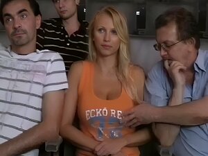 Erleben Sie das aufregende Abenteuer, Nikita Valentin bei einer