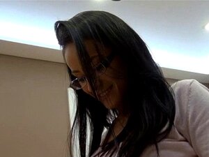 Hete vriendin probeert anale seks met een geile kerel op ca