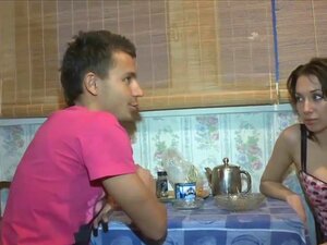 Interracial-Fick für einen kürzlichen Fernseher. Dieser Perverse