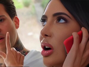 Brazzers - Ribaler Masseur fickt dicke PAWG Lela Star