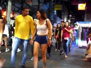 Vivi la travolgente vita notturna di Pattaya con bellissime ragazze