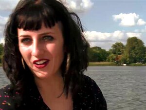 Luz braucht es einmal am Tag. Luz schaut gerne Pornos, hat aber viel