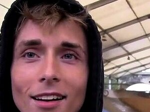 Врући геј јавни секс са свршавањем