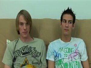 Twinks XXX Sain heidät molemmat seisomaan ja riisumaan bokserinsa