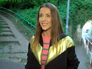 Dünne europäische Model-Babe für ein paar 100 Euro gesprengt