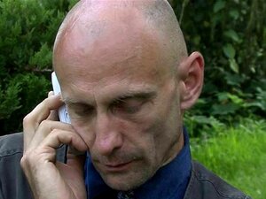 Er leckt und fickt ihre Muschi für Geld. Fickt ihre Muschi für Geld