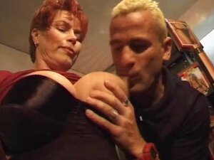 Rothaarige MILF mit kurzen Haaren Rauchen-Fetisch-Ficken