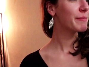 Party-Süße Kirstyn liebt Gruppensex. Party-Süße Kierstyn liebt