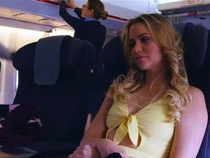 Private.com - Die heiße Mile High Mia Malkova wird auf einem Flugzeug