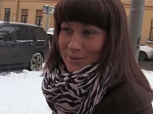 Amateur-Brünette spritzt bei einem Fake-Casting ab