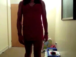Natasha strutting ja poseeraa vaaleanpunainen