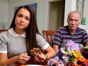 Wenn dieser Opa einen süßen Freund einlädt. Als dieser Opa einen