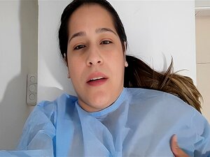 Meine Finger reichen nicht, meine Muschi will mehr fühlen, Doktor