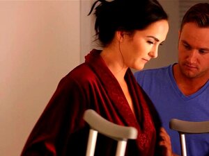 MILF-Mama Bianca Breeze ist gerade aus dem Krankenhaus gekommen und